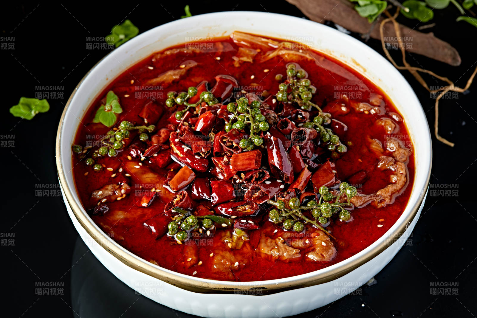 锡纸铁板酱香烧茄盒图片