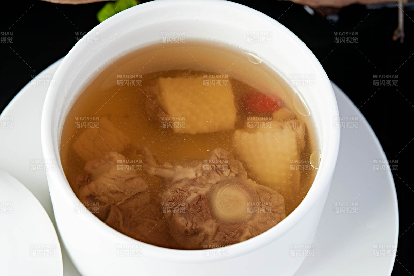 砂锅酱焖千岛湖大鱼头配油条图片