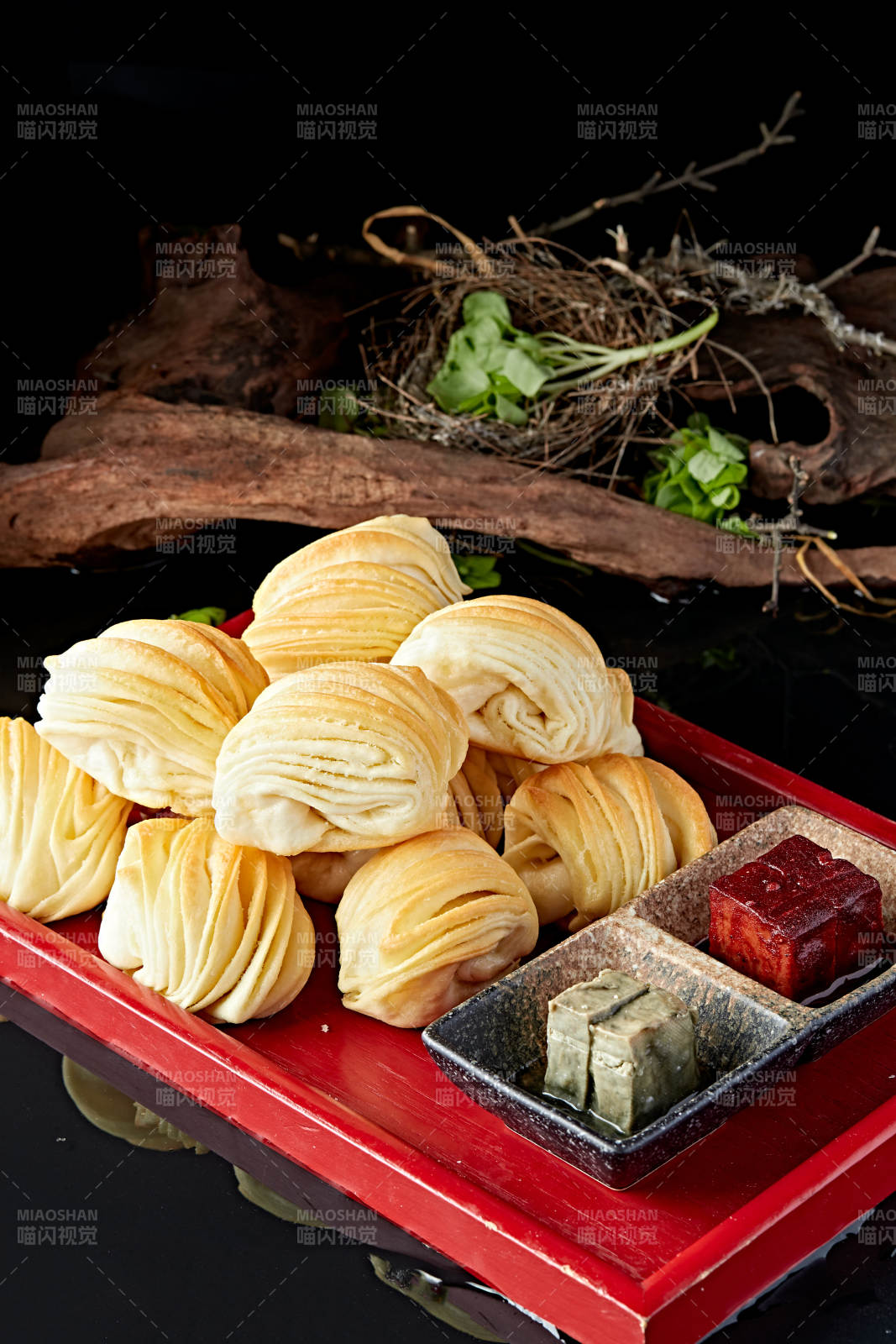 砂锅酱焖千岛湖大鱼头配油条图片