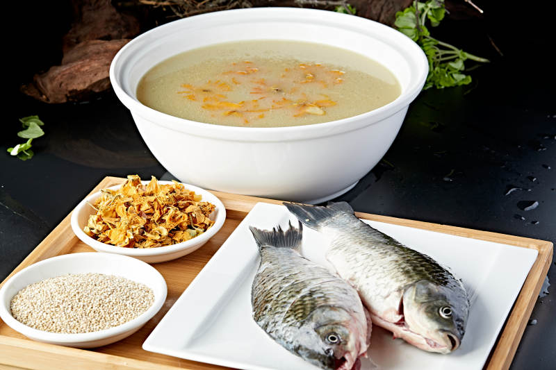滋补鲫鱼藜麦金莲花汤图片
