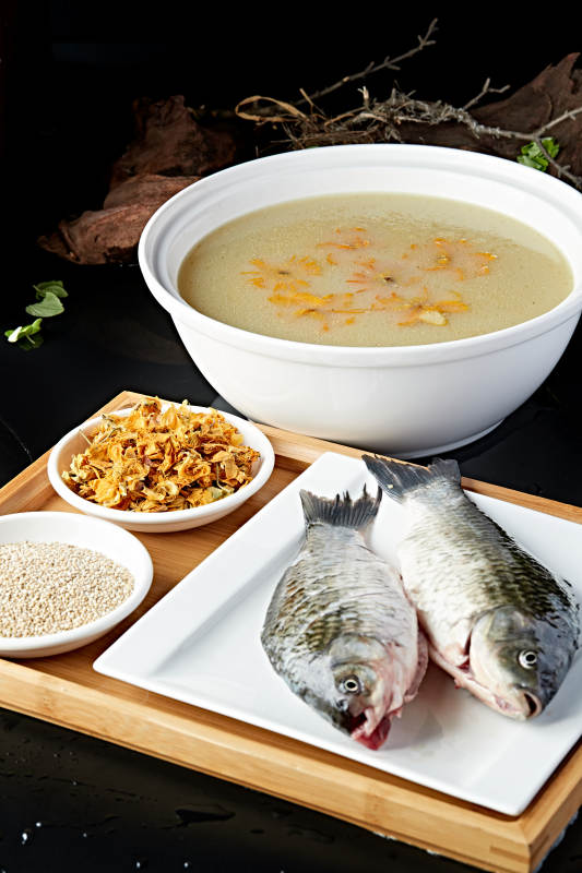 滋补鲫鱼藜麦金莲花汤图片