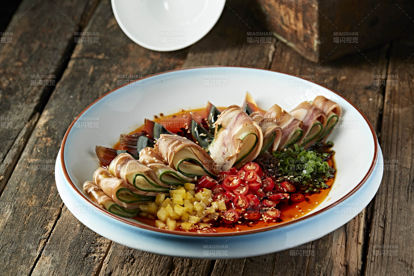 红油香辣皮蛋猪耳拼图片