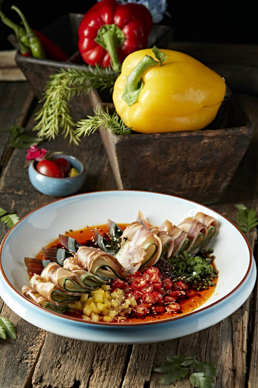 红油香辣皮蛋猪耳拼图片