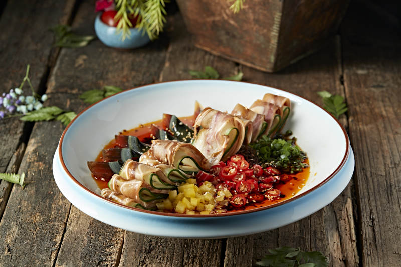 红油香辣皮蛋猪耳拼图片