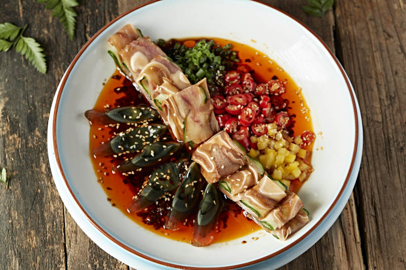 红油香辣皮蛋猪耳拼图片