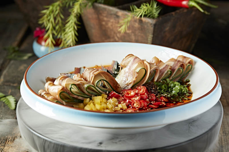 红油香辣皮蛋猪耳拼图片