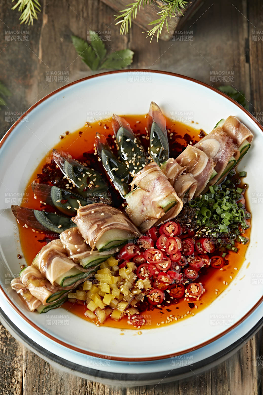 红油香辣皮蛋猪耳拼图片