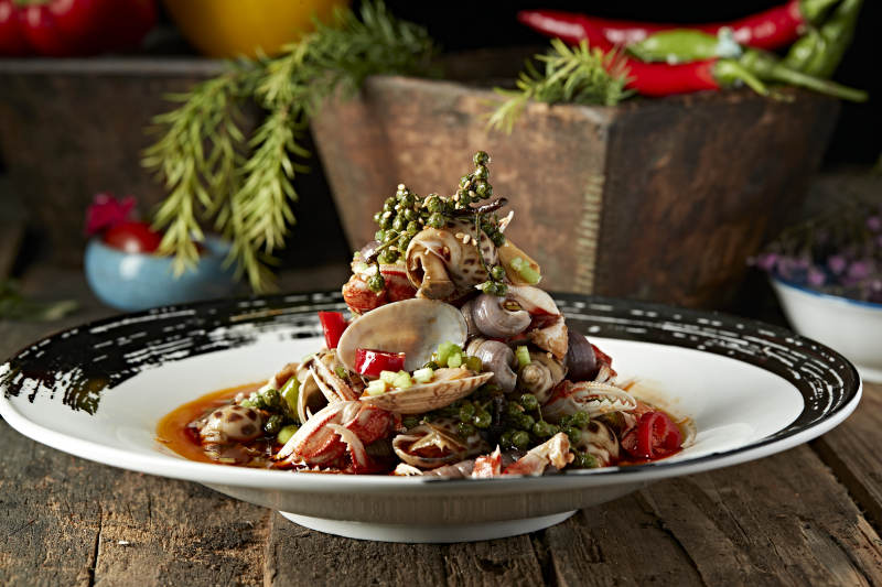 藤椒红油腌渍小海鲜图片