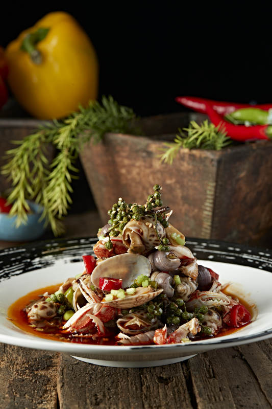 藤椒红油腌渍小海鲜图片