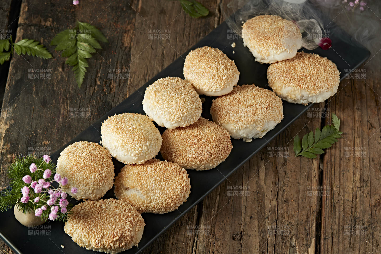 芝麻千层火腿馅料烧饼图片