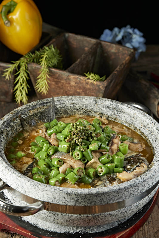 美味藤椒石锅清江鱼图片