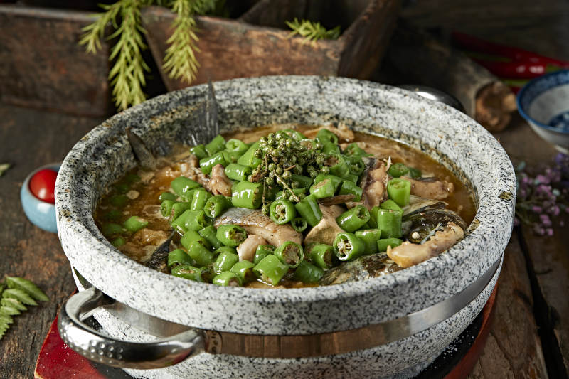 美味藤椒石锅清江鱼图片
