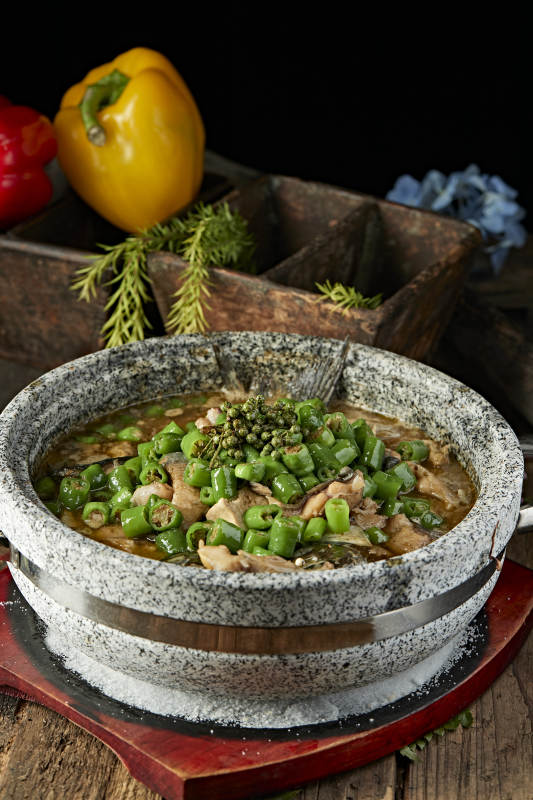 美味藤椒石锅清江鱼图片