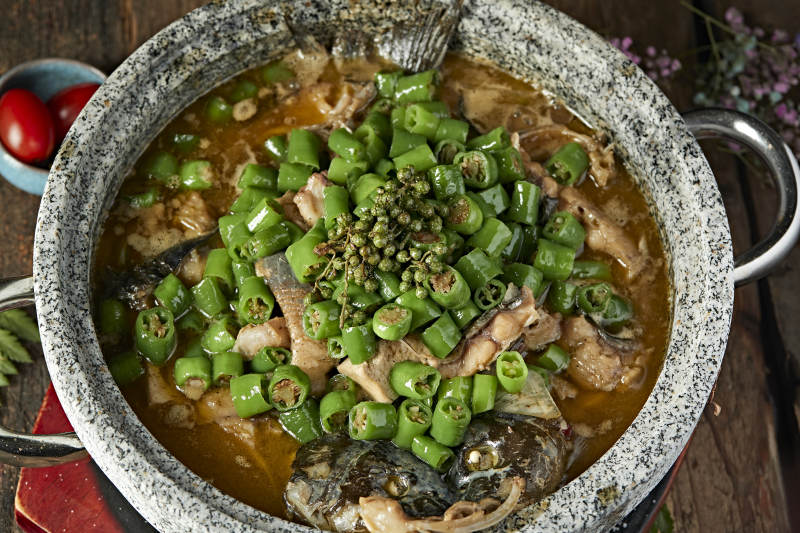 美味藤椒石锅清江鱼图片