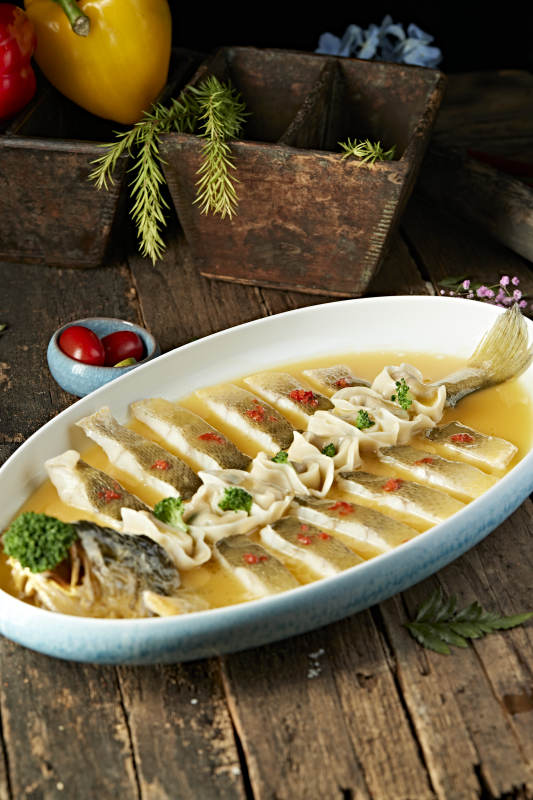 清蒸浓汤大黄鱼配三鲜小馄饨图片