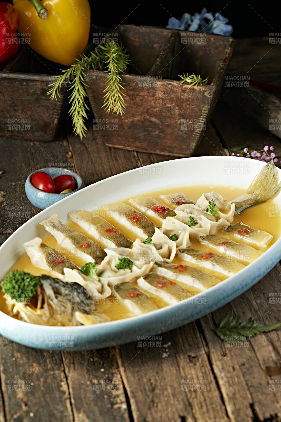 清蒸浓汤大黄鱼配三鲜小馄饨图片