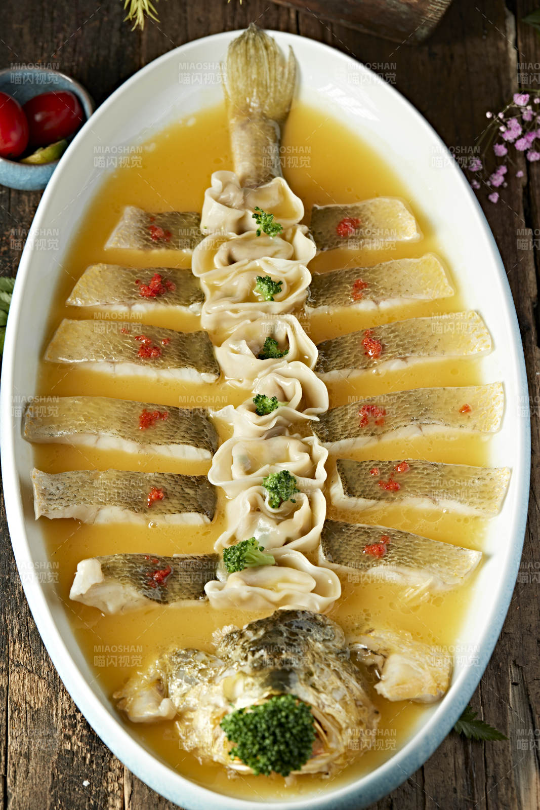 清蒸浓汤大黄鱼配三鲜小馄饨图片