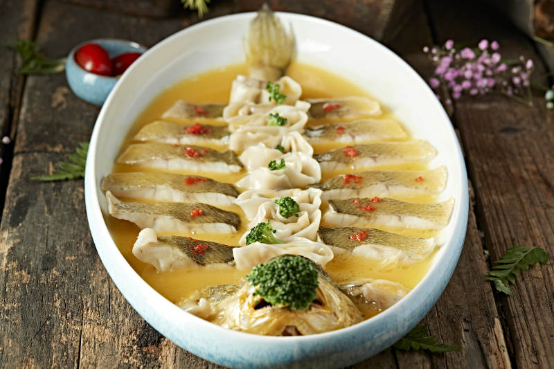 清蒸浓汤大黄鱼配三鲜小馄饨图片