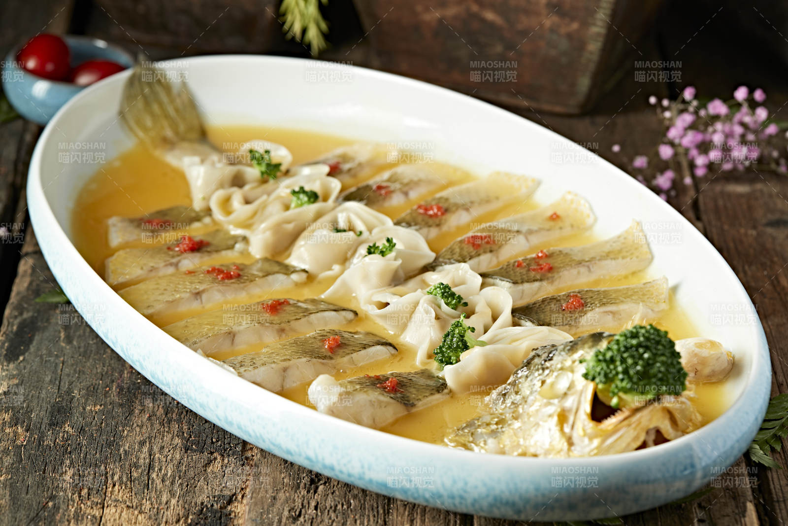 清蒸浓汤大黄鱼配三鲜小馄饨图片