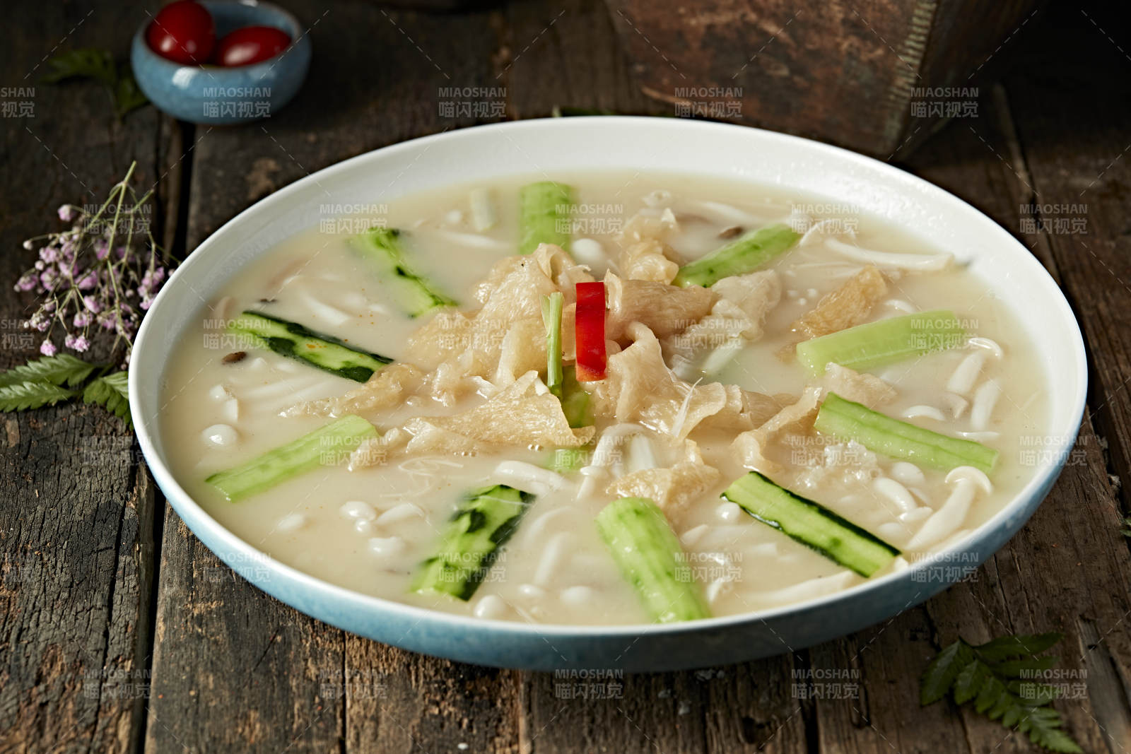 浓汤杂菌烩鱼肚图片