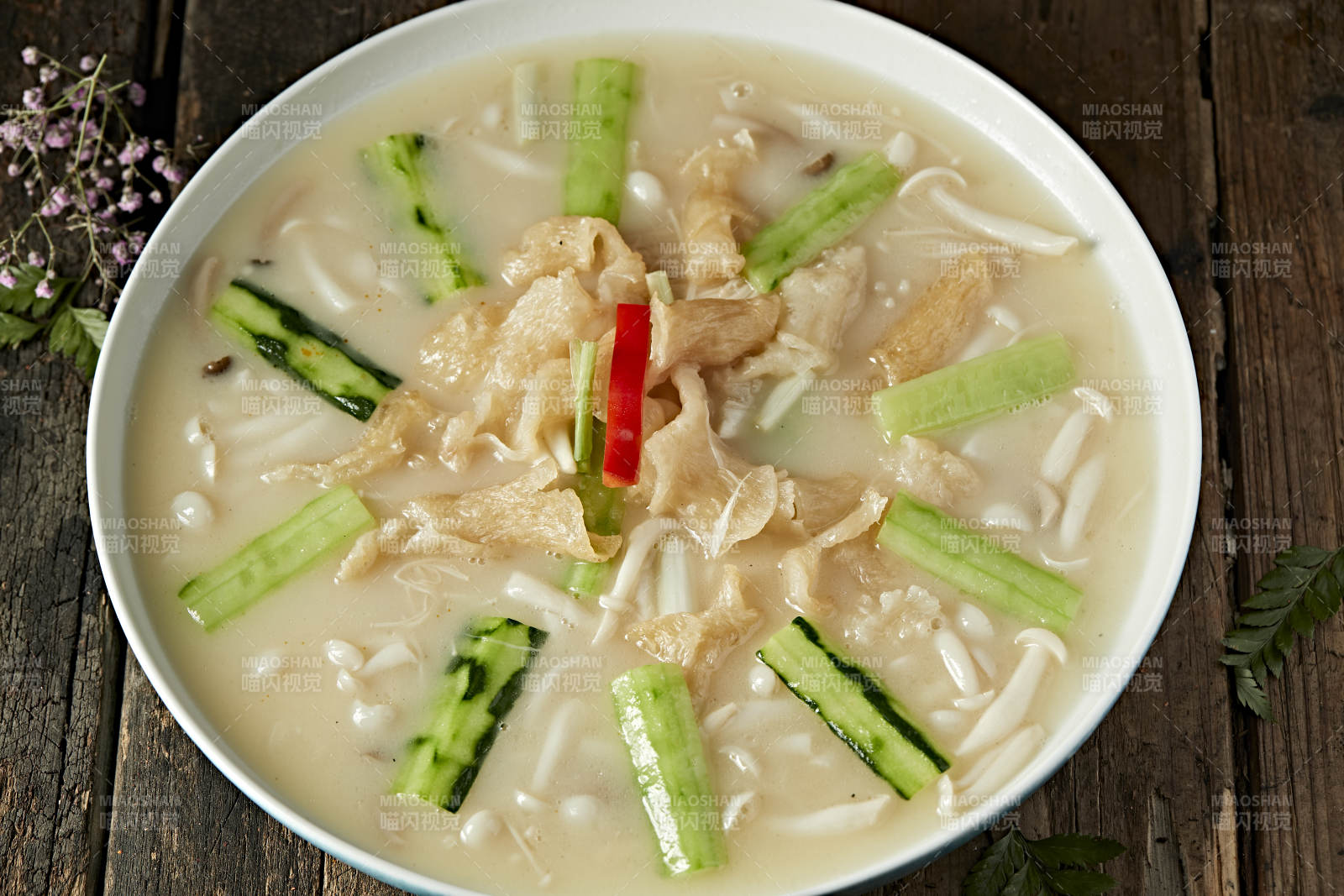 浓汤杂菌烩鱼肚图片