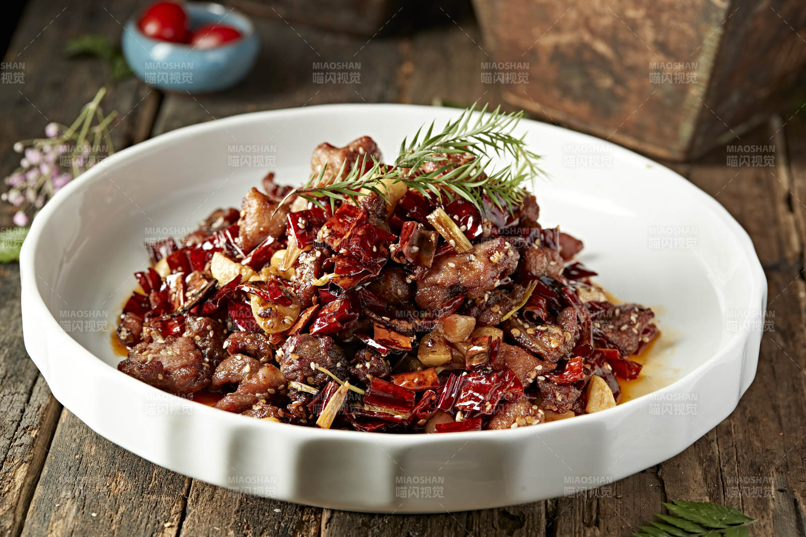 川味香辣爆兔丁图片