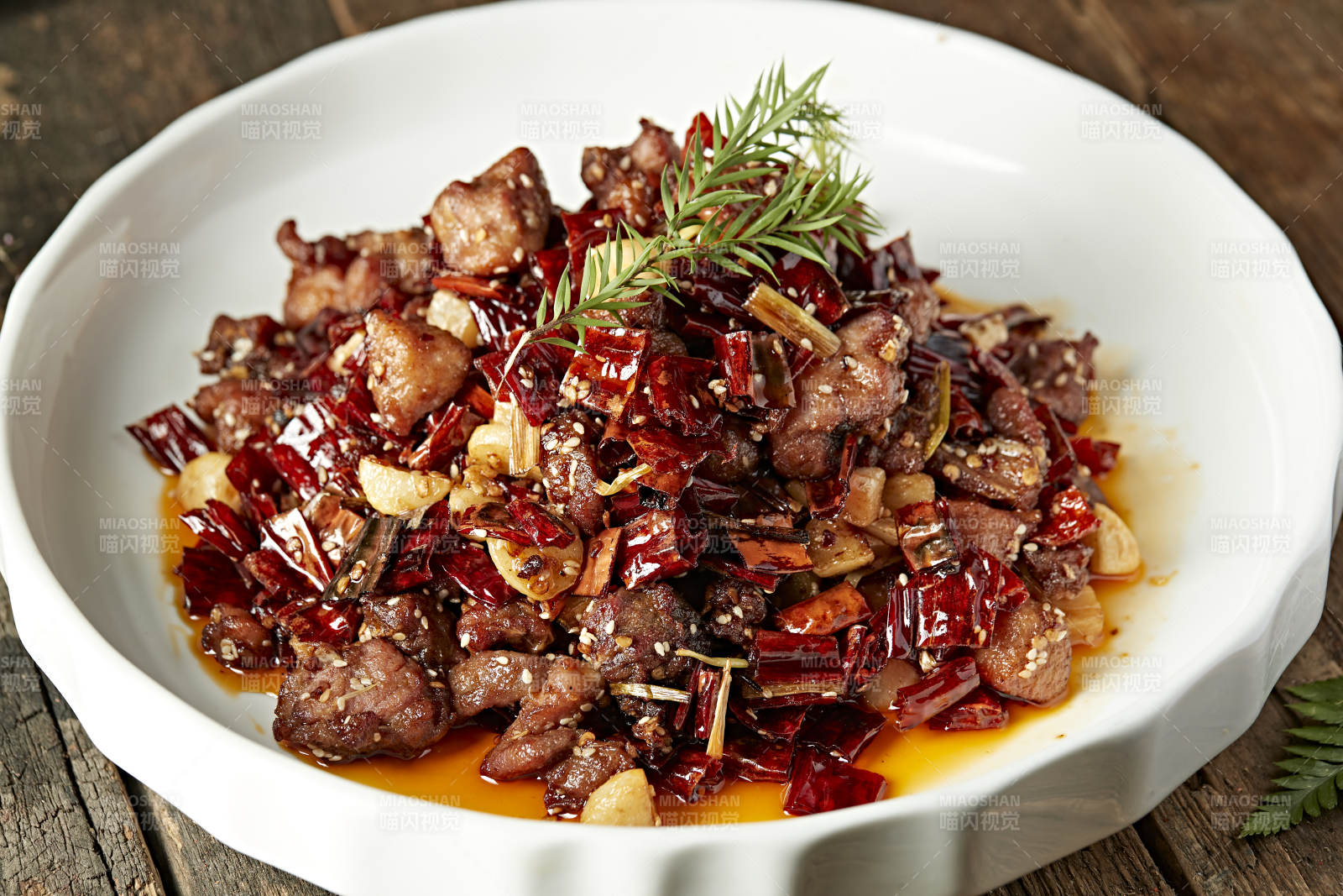 川味香辣爆兔丁图片