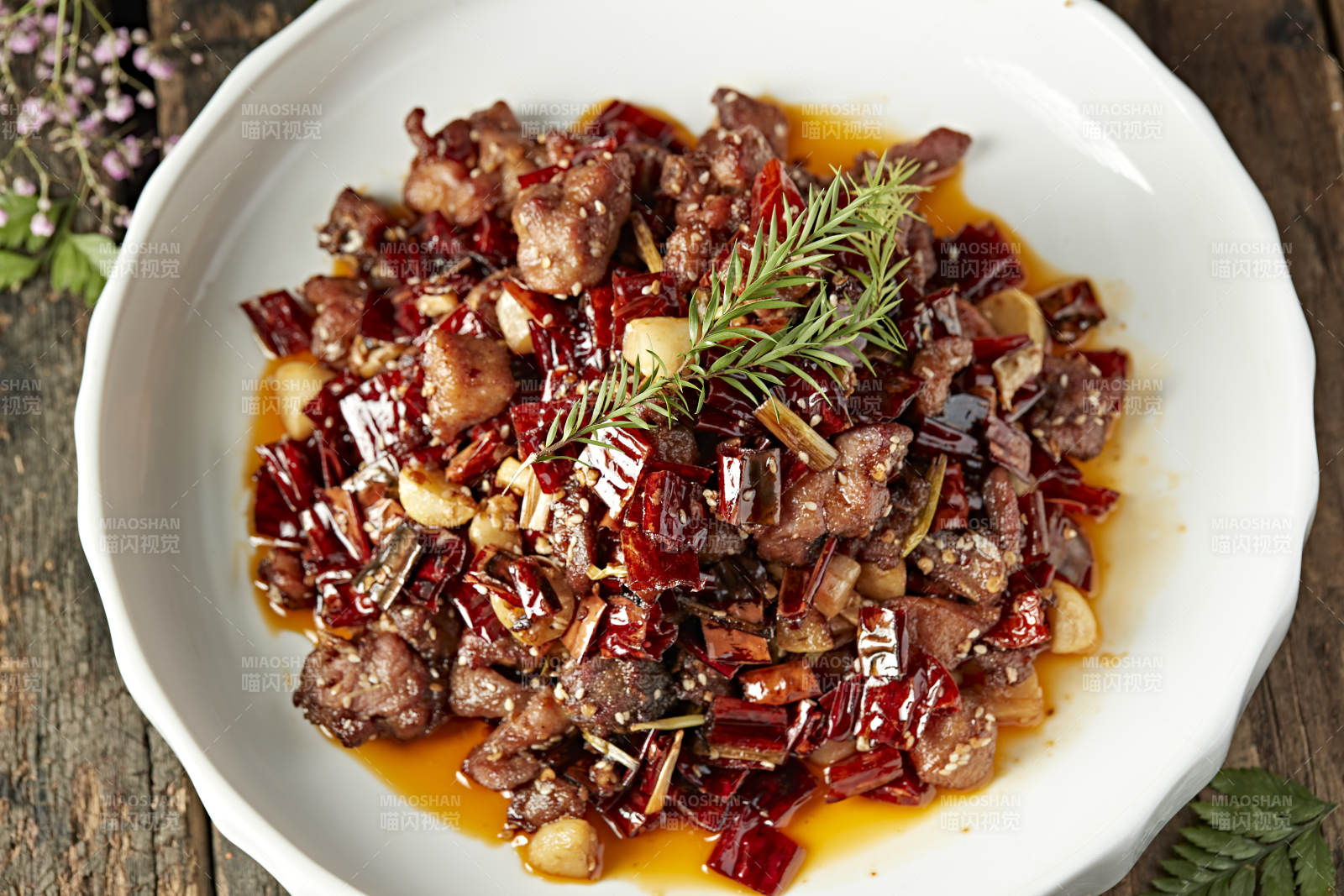 川味香辣爆兔丁图片