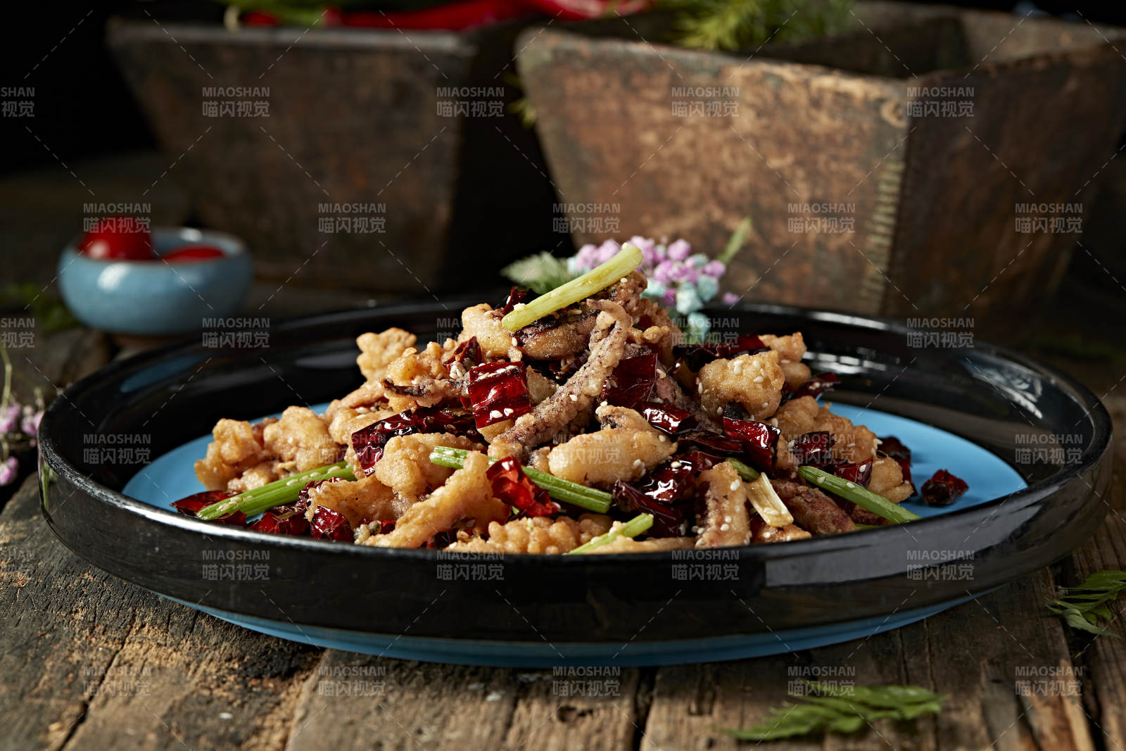 酥脆香炸麻辣鱿鱼须图片