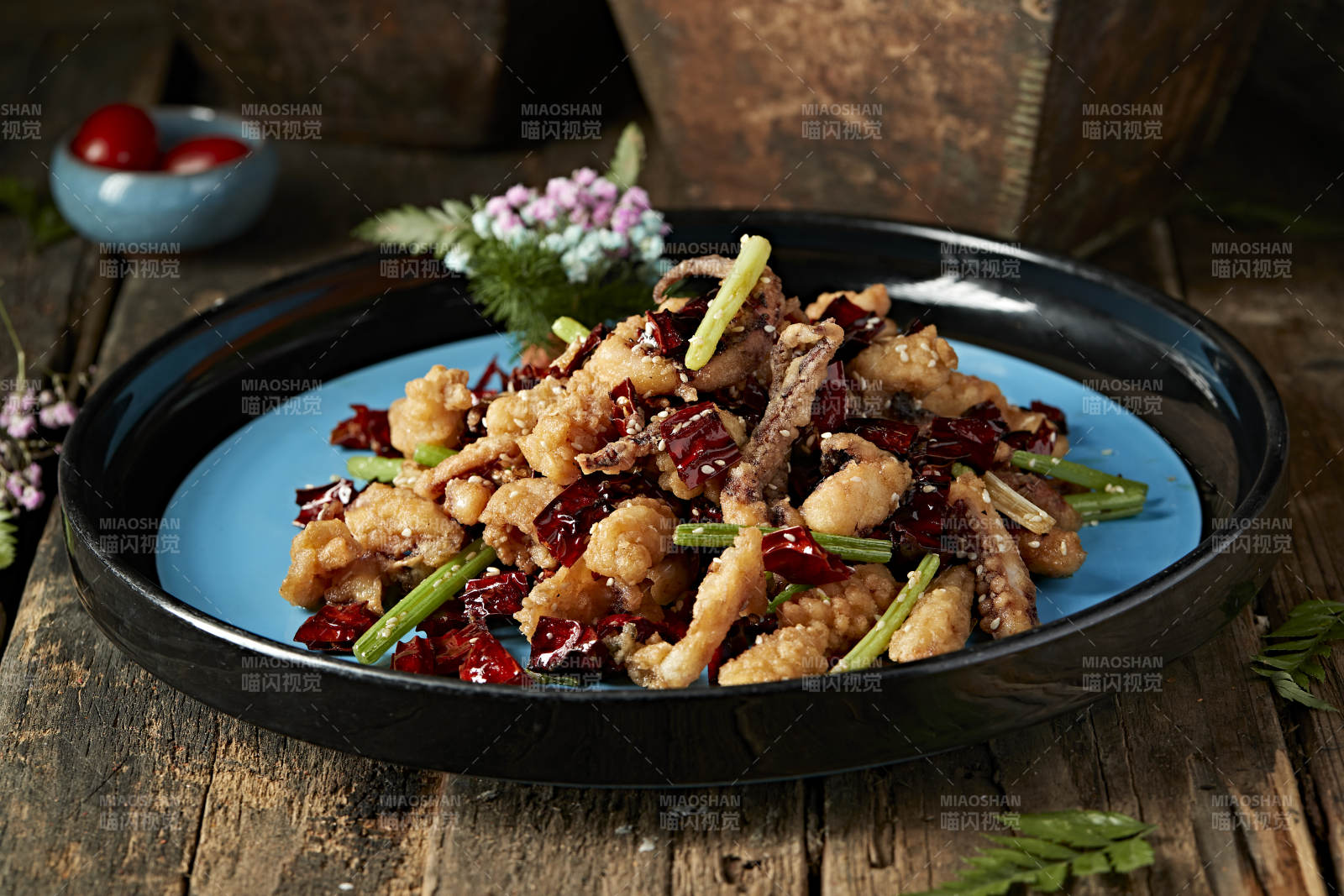 酥脆香炸麻辣鱿鱼须图片