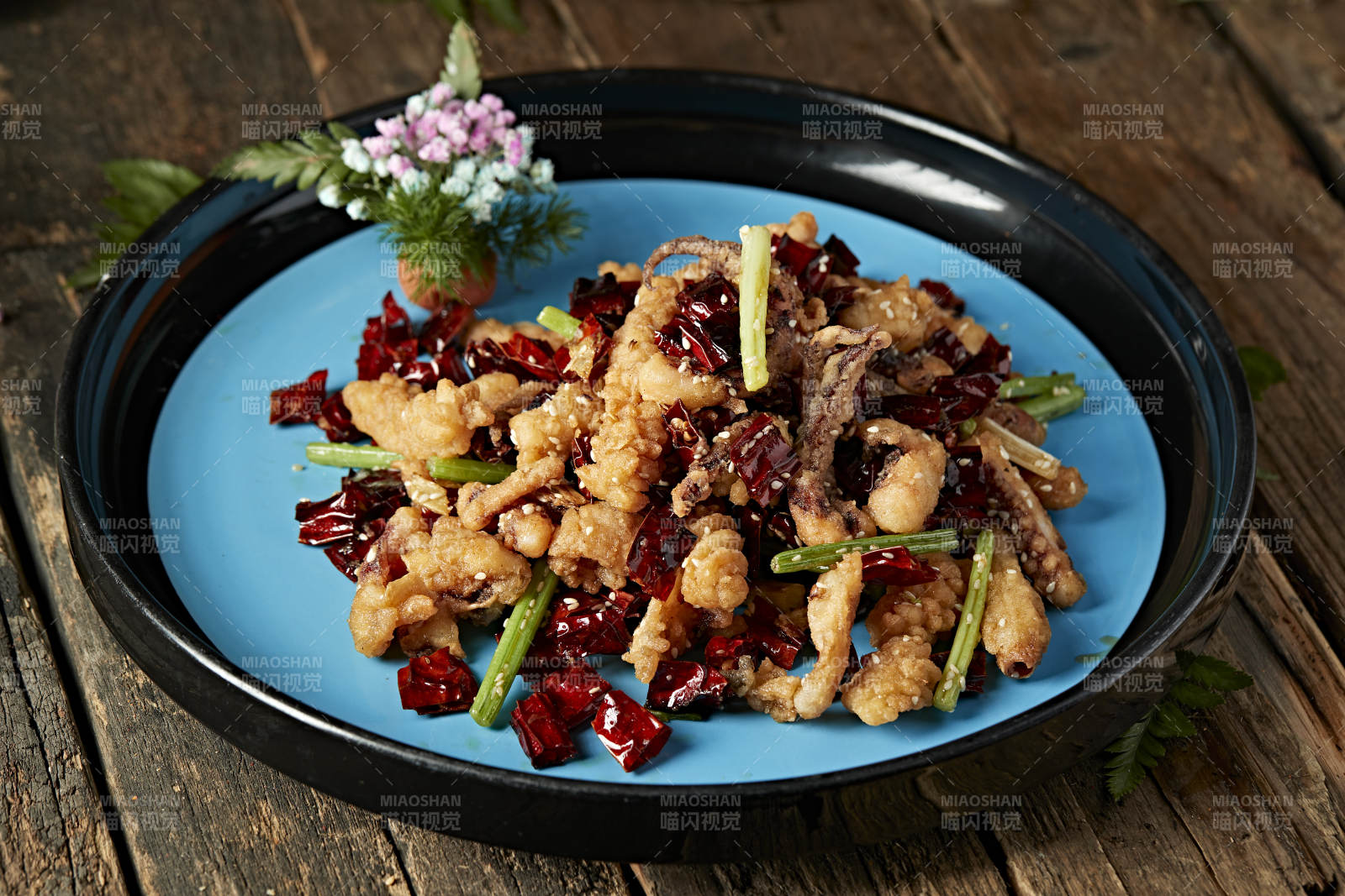 酥脆香炸麻辣鱿鱼须图片