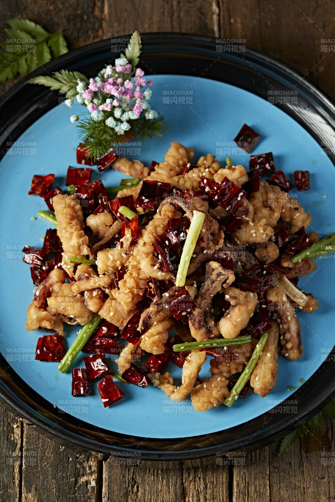 酥脆香炸麻辣鱿鱼须图片