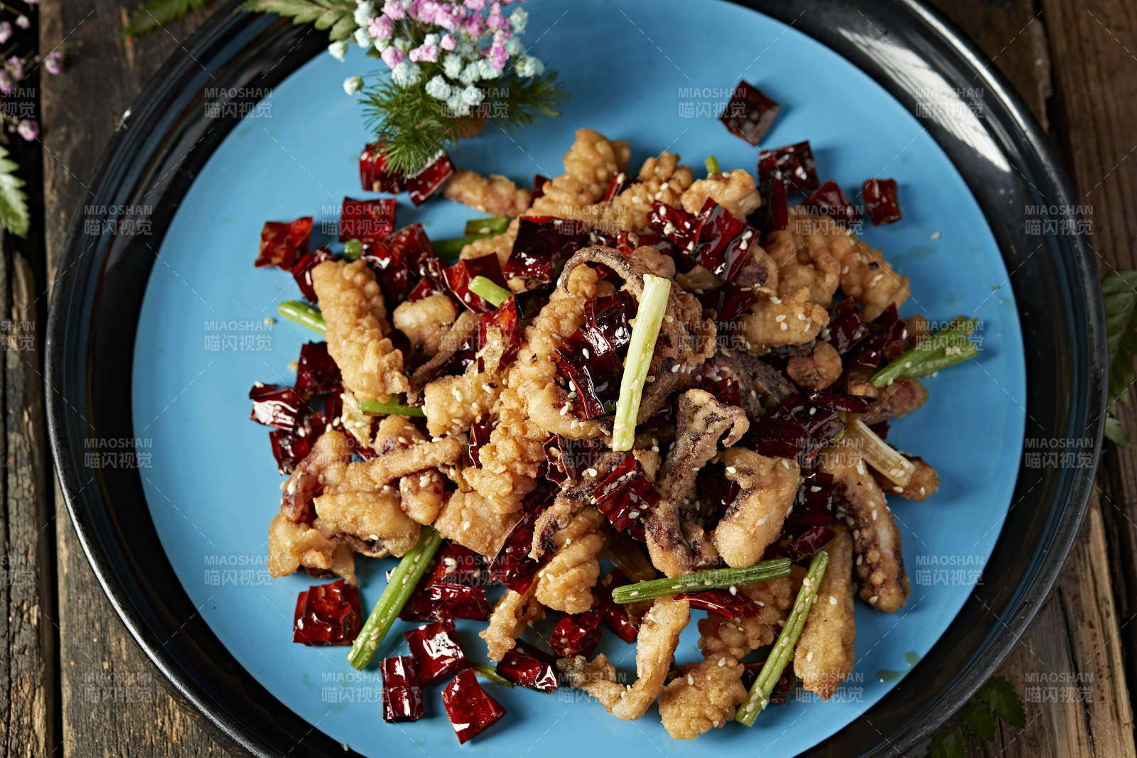 酥脆香炸麻辣鱿鱼须图片