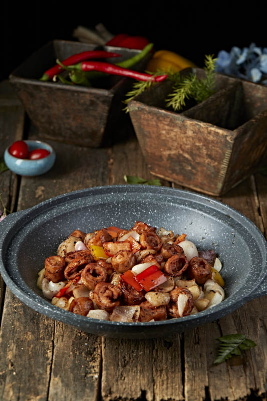 石锅彩椒洋葱肥肠图片