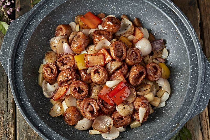 石锅彩椒洋葱肥肠图片