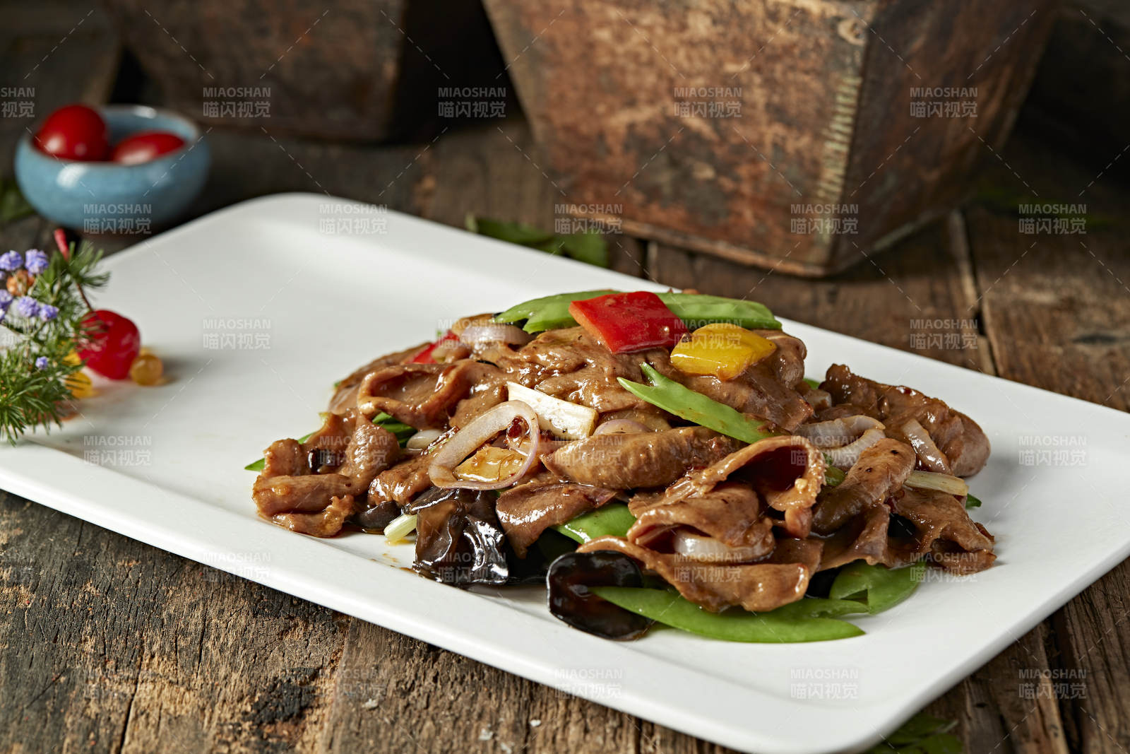 彩椒蜜豆木耳炒牛舌图片