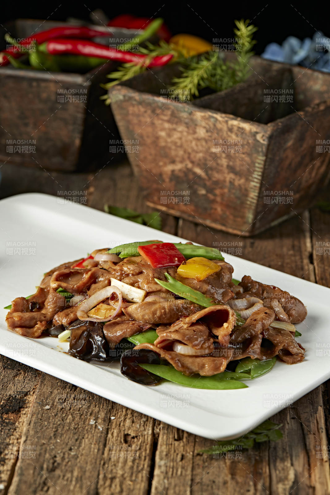 彩椒蜜豆木耳炒牛舌图片