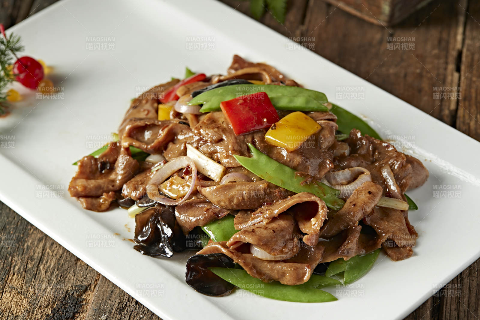 彩椒蜜豆木耳炒牛舌图片