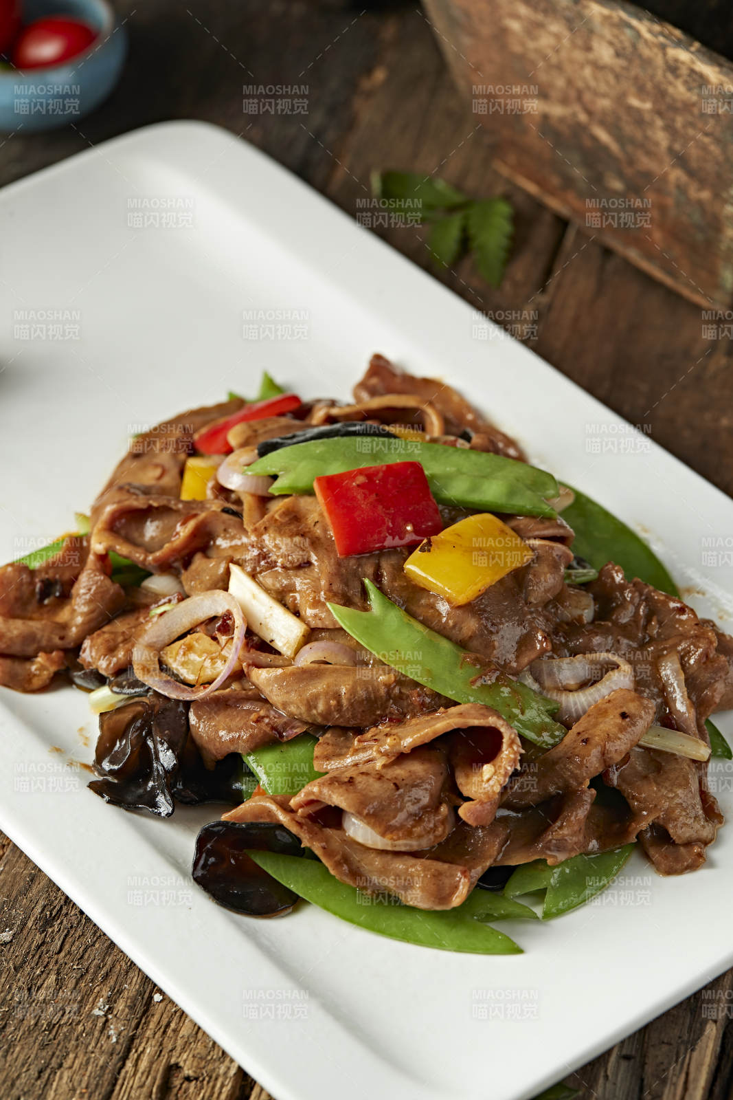 彩椒蜜豆木耳炒牛舌图片