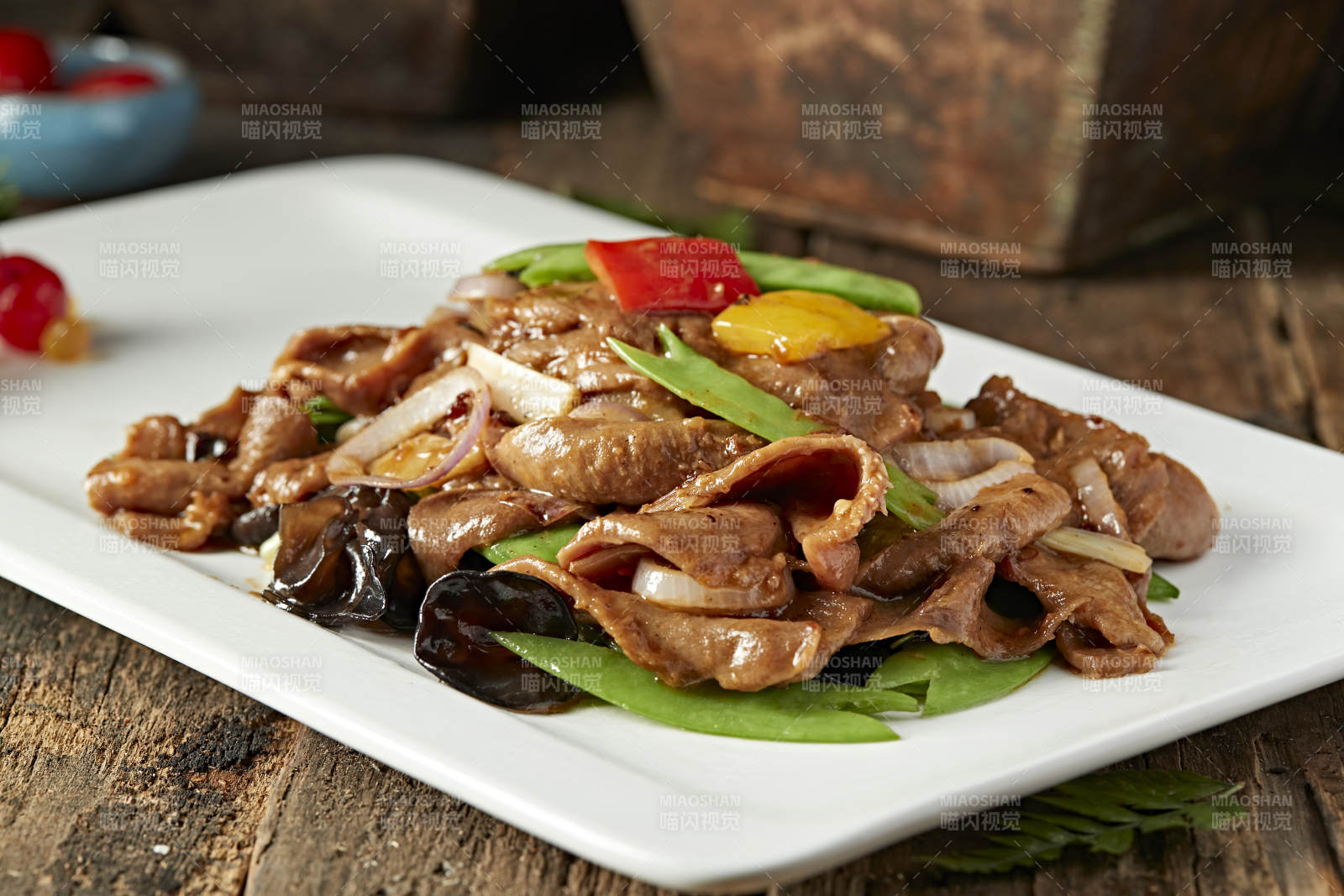 彩椒蜜豆木耳炒牛舌图片