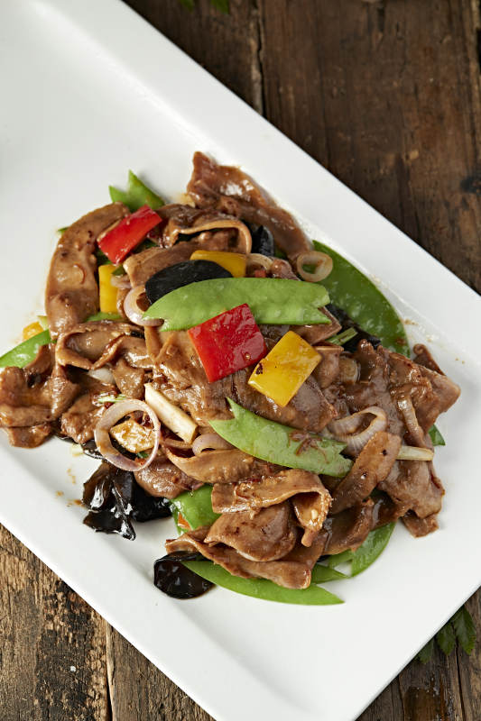 彩椒蜜豆木耳炒牛舌图片