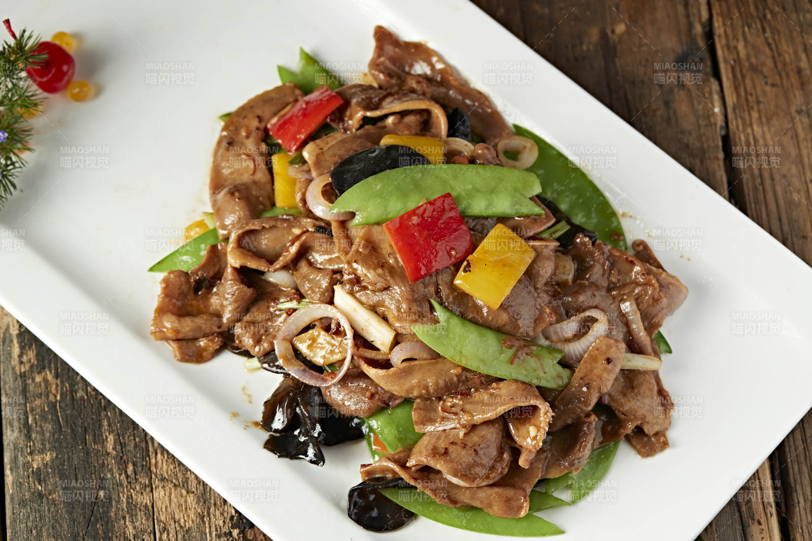 彩椒蜜豆木耳炒牛舌图片