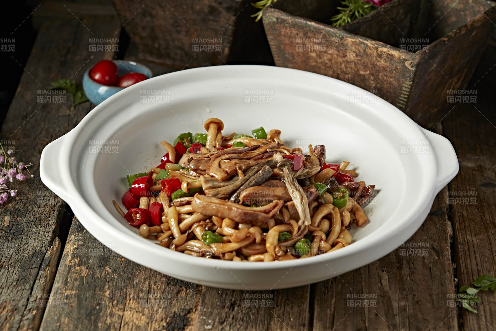 砂锅香辣猪肚海鲜菇图片