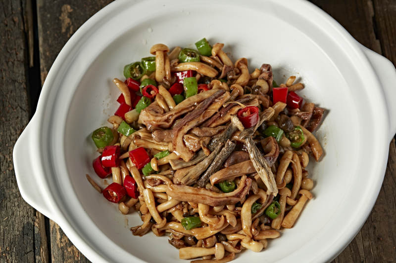 砂锅香辣猪肚海鲜菇图片