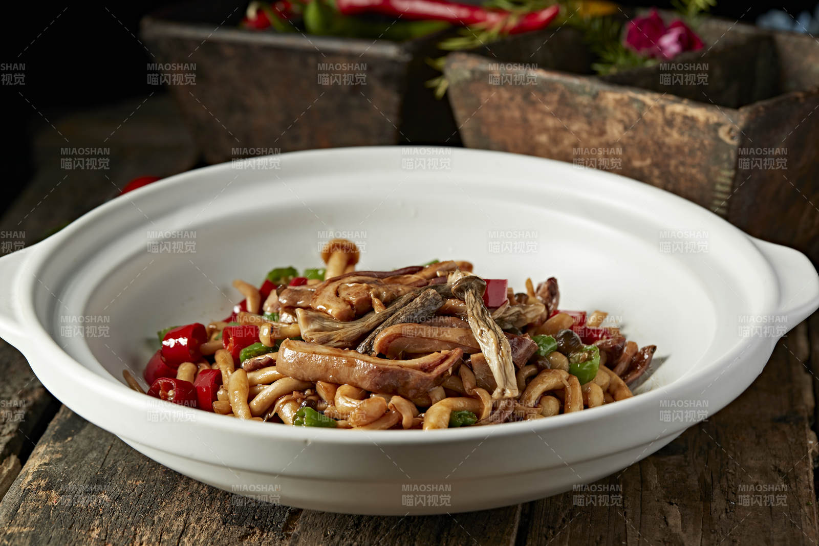 砂锅香辣猪肚海鲜菇图片