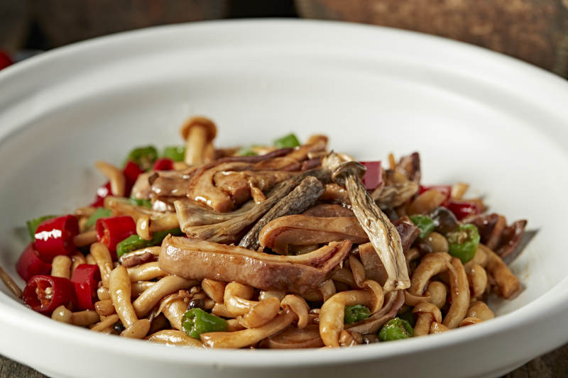 砂锅香辣猪肚海鲜菇图片