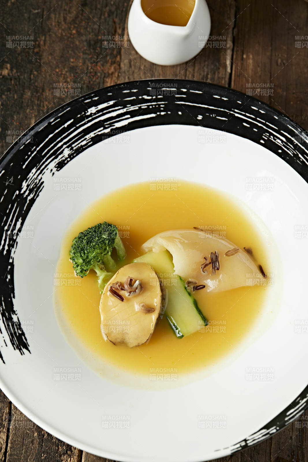 浓汤浇汁鱼肚鲜鲍鱼图片