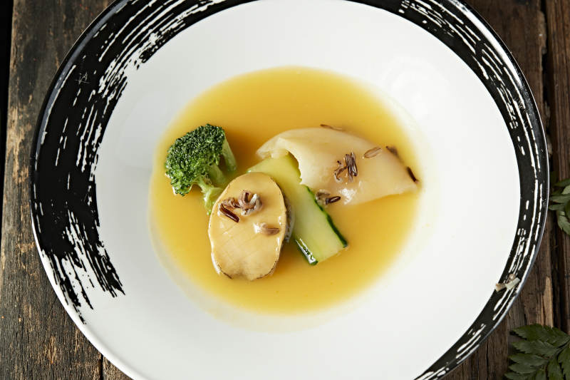 浓汤浇汁鱼肚鲜鲍鱼图片