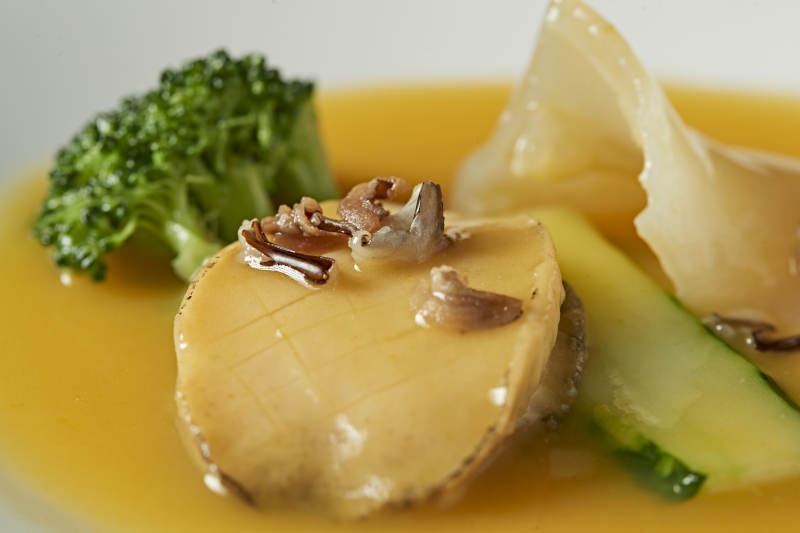 浓汤浇汁鱼肚鲜鲍鱼图片