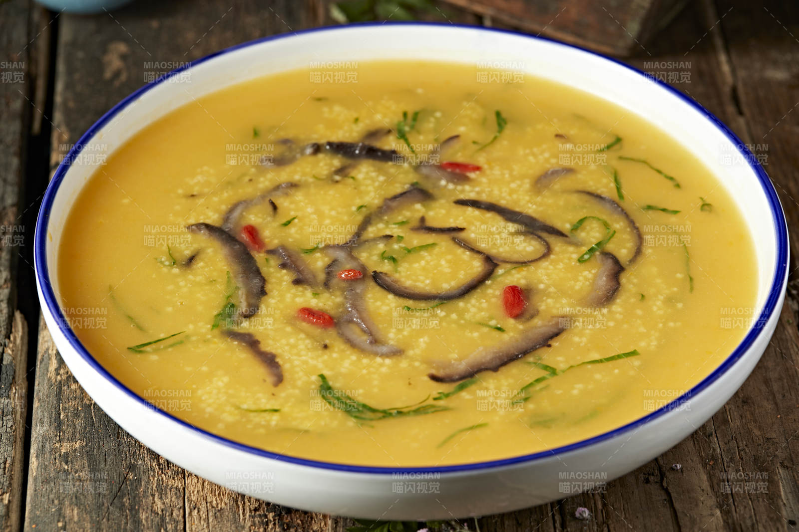 枸杞海参金米粥图片